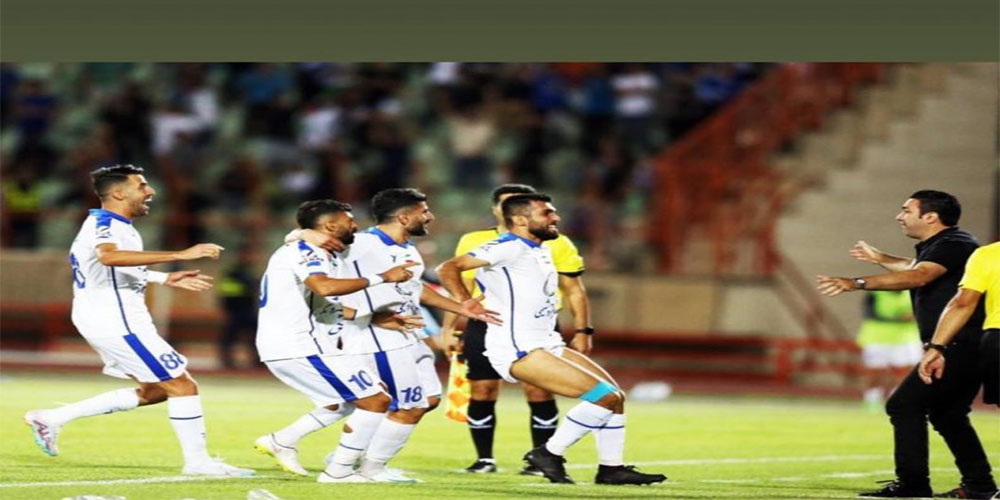 بازیکنان استقلال پشت نکونام درآمدند!