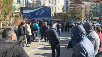 تجمع اعتراضی هواداران استقلال مقابل باشگاه