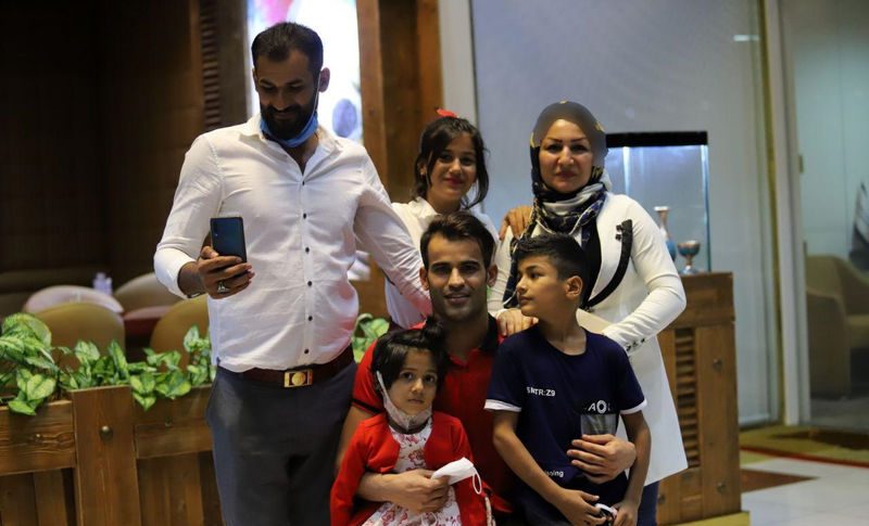 عکس خانوادگی عیسی آل کثیر