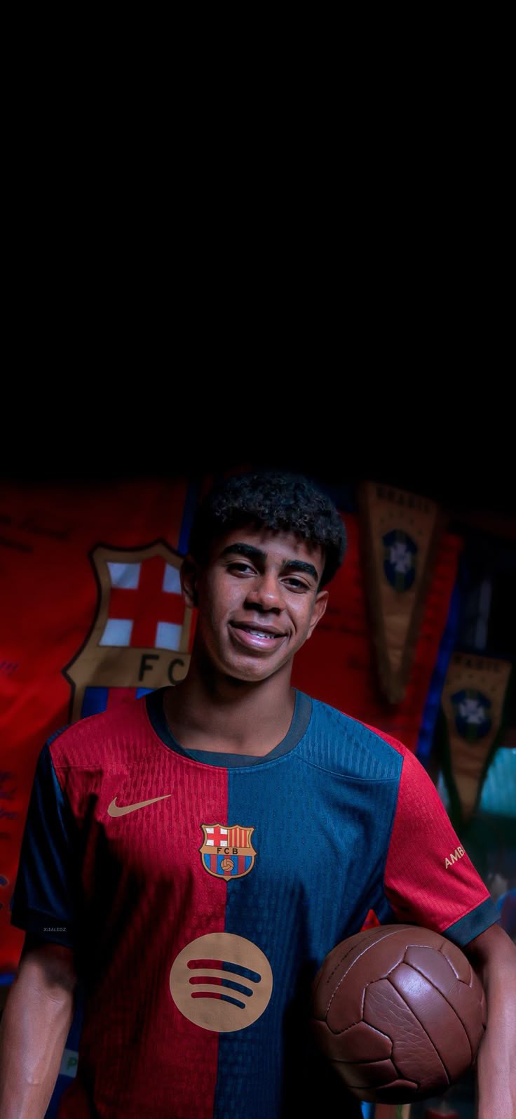 والپیپر لامین یامال فوتبالی 2025