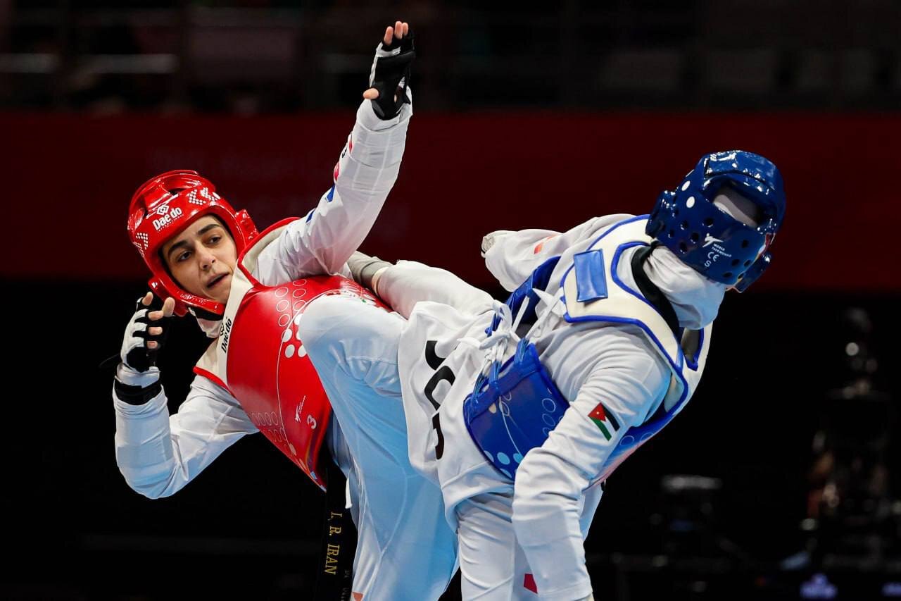 والپیپر ملیکا میرحسینی