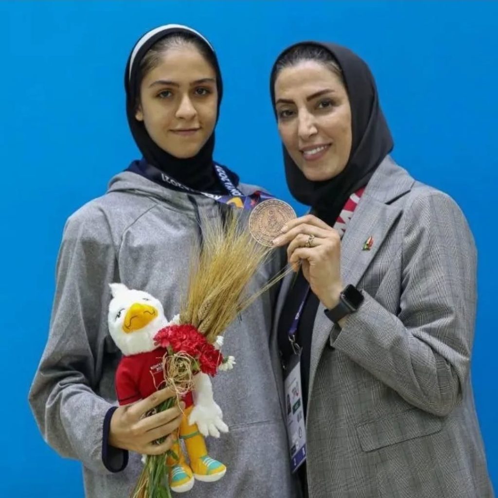 والپیپر نسترن ولی زاده برای کامپیوتر