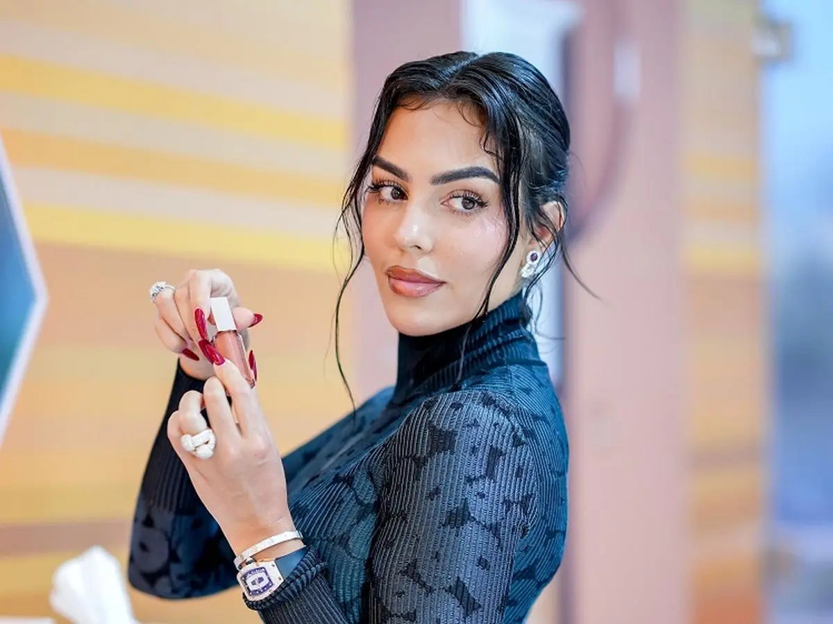 جورجینا با آیس بال ۹۰۰ میلیارد دلار درآمد کسب کرد