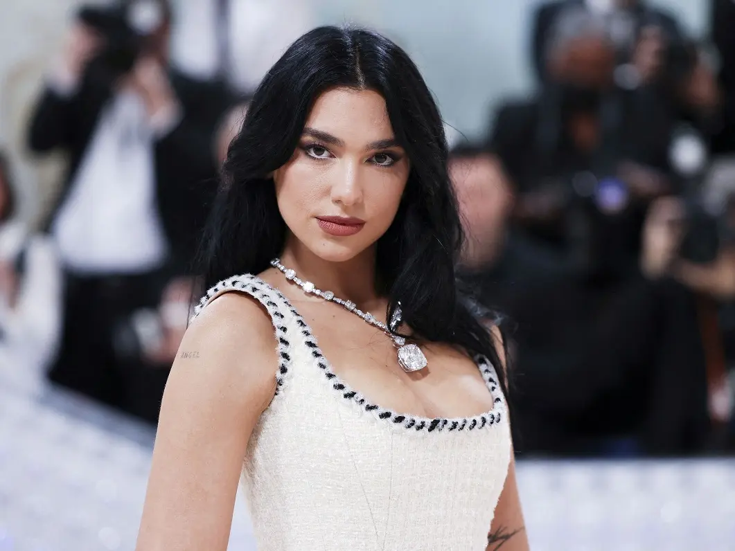 آهنگ یک بوسه از دوآ لیپا آهنگ یک بوسه از دوآ لیپا