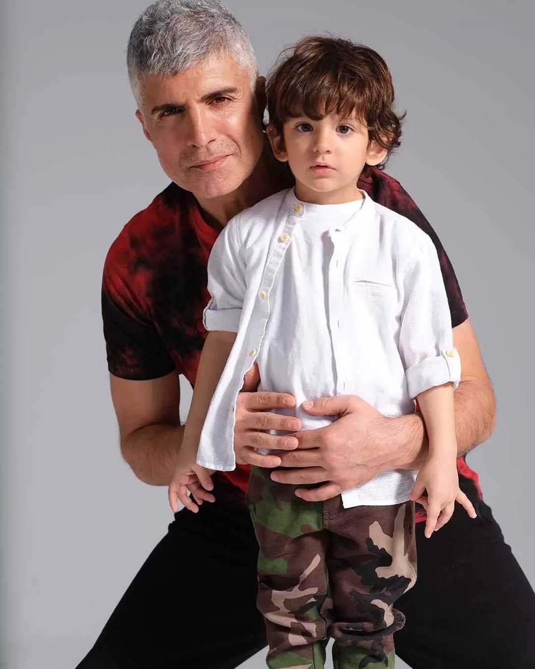 عکس اوزجان دنیز و پسرش